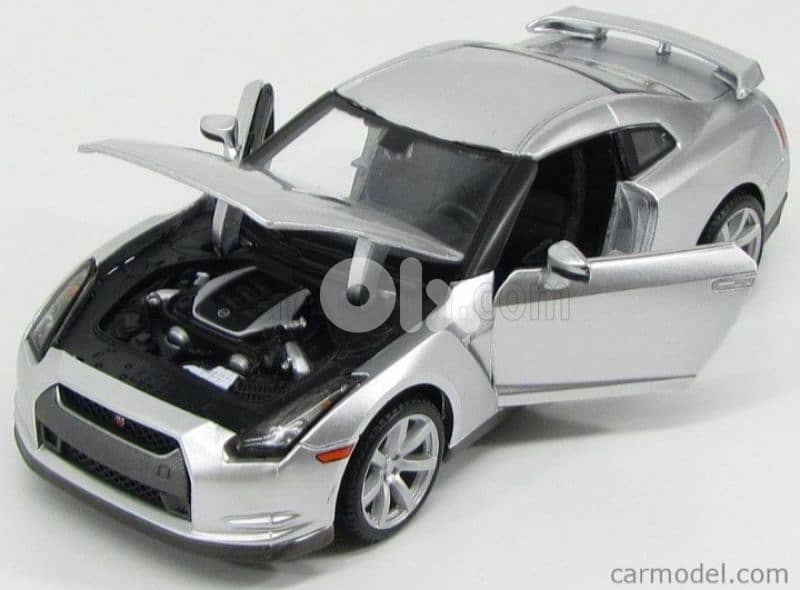 Nissan Skyline GT-R (2009) diecast car model 1:24 3