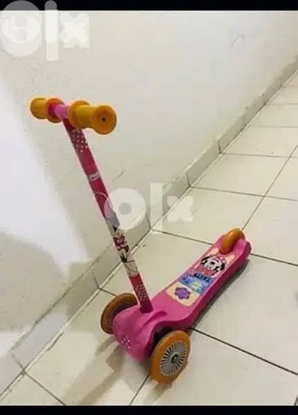 Scooter Disney MiniMouse pink colour ce-France Disney 1