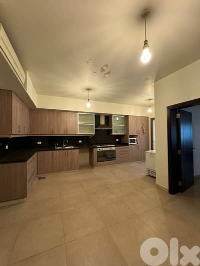 SPACIOUS APARTMENT IN DOWNTOWN PRIME (300SQ) 3 MASTER BEDS , (AC-899)