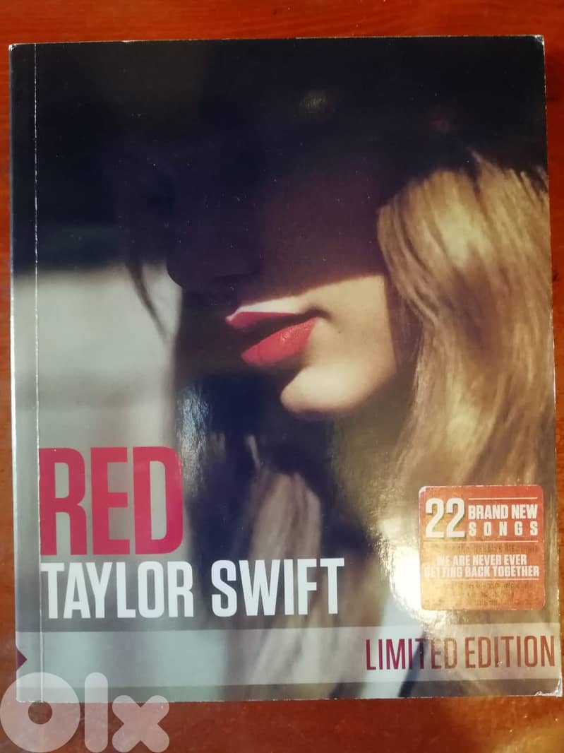 Taylor Swift "Red" album limited edition ( book + cd only ) 0