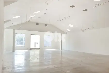 SHOWROOM DBAYEH PRIME (400SQ) WITH 2 FACADES , (NACR-122)
