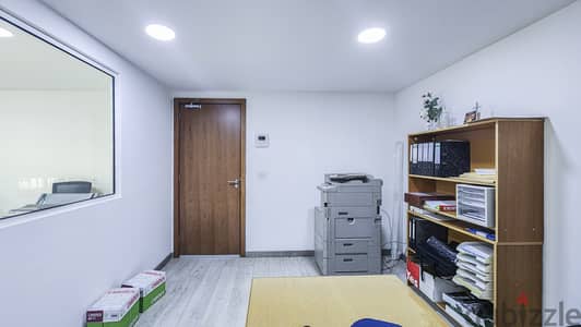 Office for rent in Achrafieh مكتب مفروش للإيجار في الأشرفية موقع متميز