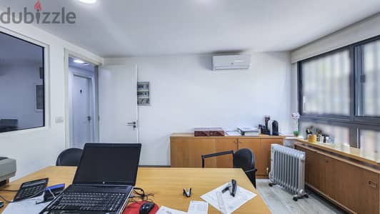 Office for rent in Achrafieh مكتب مفروش للإيجار في الأشرفية موقع متميز