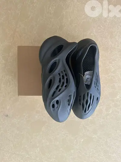 Yeezy Foam Runner Carbon