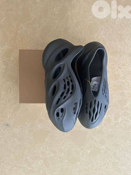 Yeezy Foam Runner Carbon 0