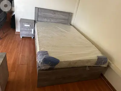 تخت مفرد ونص 120 سم مع فرشة وكمود