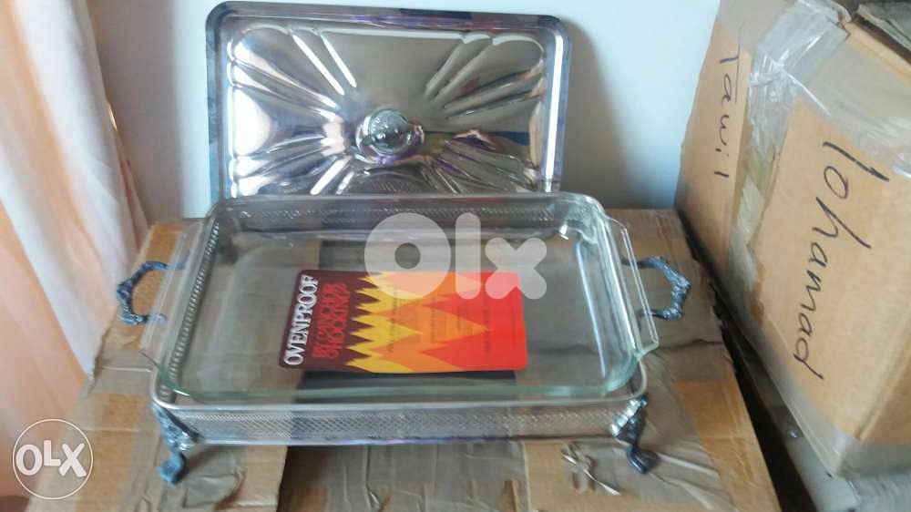 Pyrex avec support et couvercle en argent 1