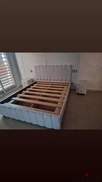 تخت مجوز منجد بالكامل مع مفرش خشب شوح مع كومود 2 (high quality)
