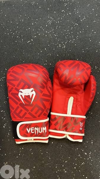boxing gloves 0