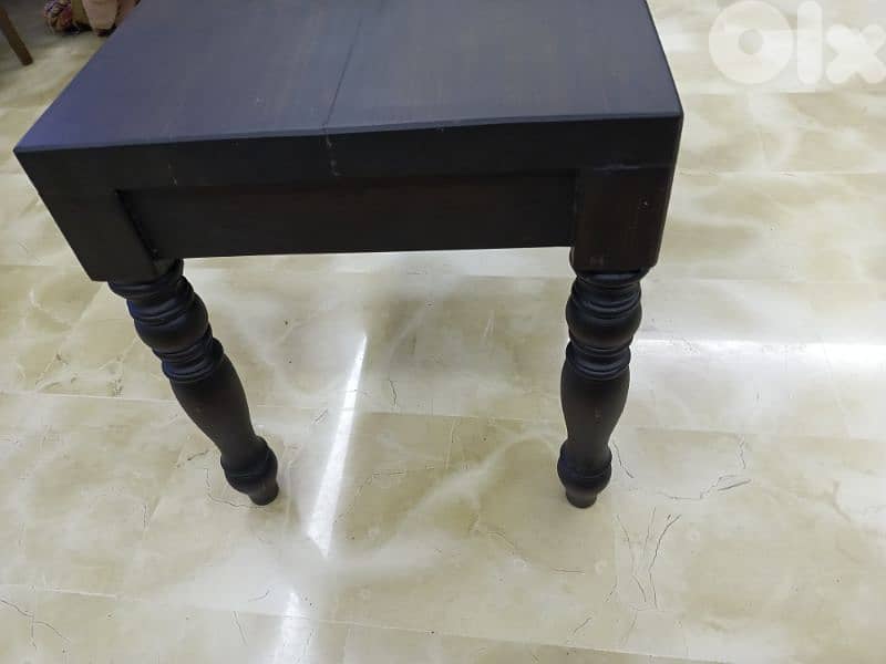 brown coffee  table in very good condition 4