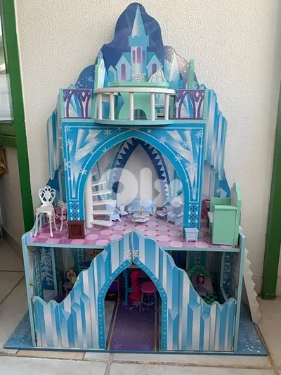Frozen Doll House