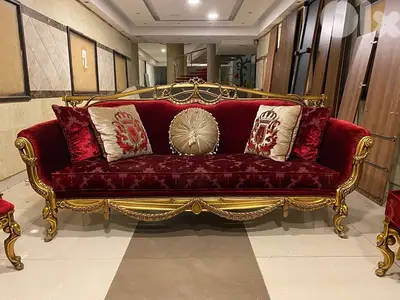 طقم كنبايات حفر ايد خشب زان ملبس ورق دهب خمس قطع طقم طاولات وج رخام