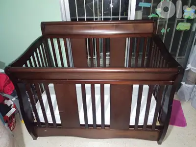 wood baby bed - kids bed used in excellent condition  - تخت خشب حالة
