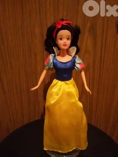 PRINCESS SNOW WHITE dressed Disney Great doll has bend legs +Shoes=23$