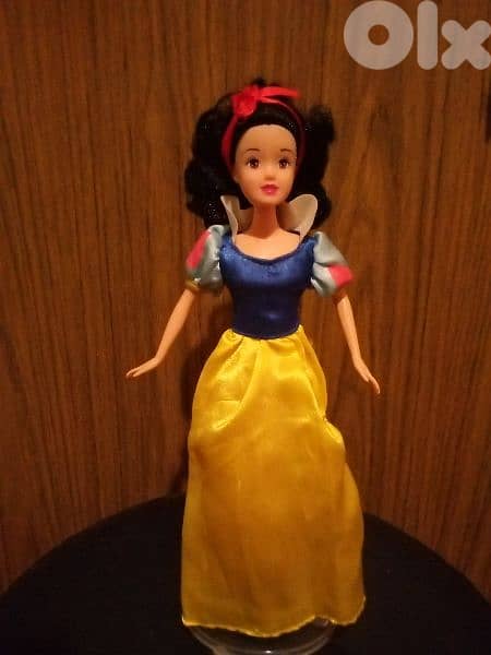 PRINCESS SNOW WHITE dressed Disney Great doll has bend legs +Shoes=23$ 0
