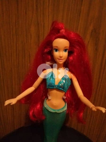ARIEL THE LITTLE MERMAID Disney doll, articulated hands Bend legs=25$ 1