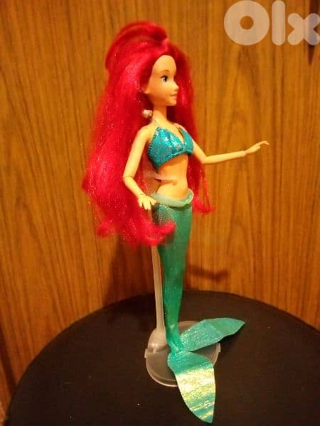 ARIEL THE LITTLE MERMAID Disney doll, articulated hands Bend legs=25$ 5
