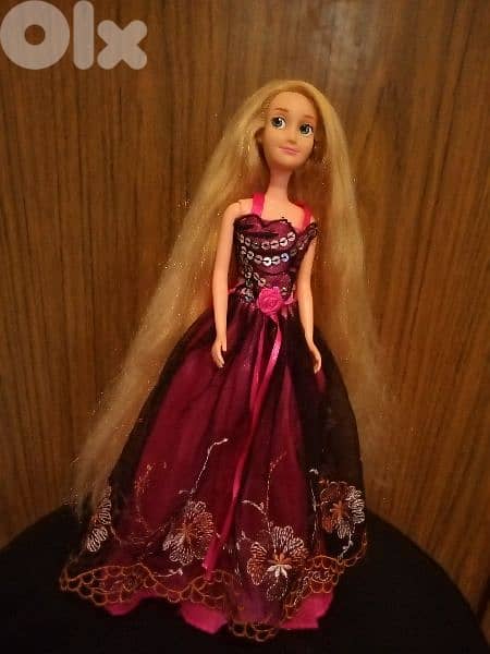 RAPUNZEL TANGLED As new doll long hair Bending legs, ball neck=23$ 0