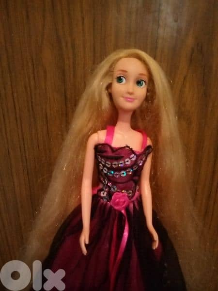 RAPUNZEL TANGLED As new doll long hair Bending legs, ball neck=23$ 4