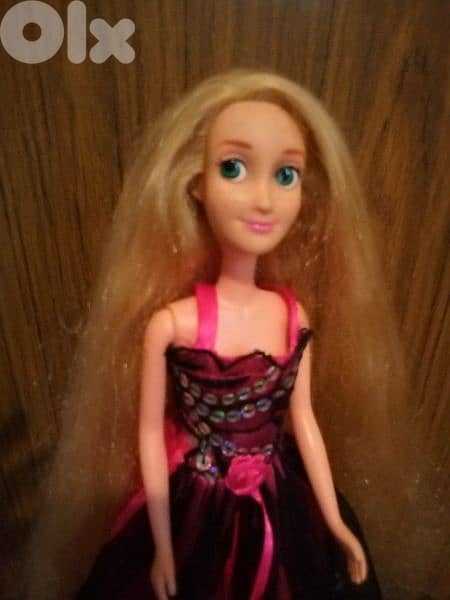RAPUNZEL TANGLED As new doll long hair Bending legs, ball neck=23$ 2