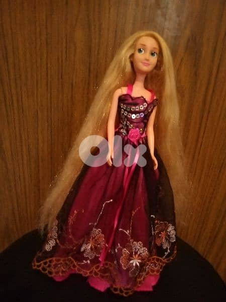 RAPUNZEL TANGLED As new doll long hair Bending legs, ball neck=23$ 5