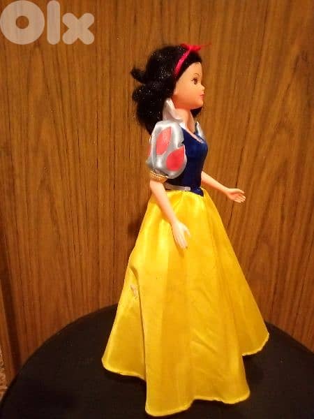 Princess SNOW WHITE Disney original dressed Great doll, bend legs+=25$ 2