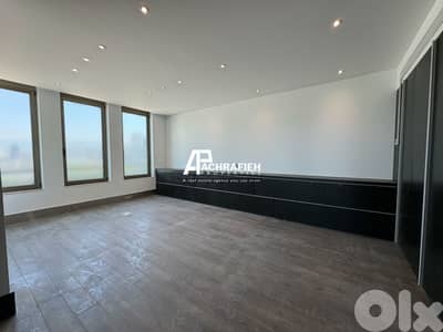 Sea view Office For Rent in Downtown - مكتب للأجار في وسط بيروت