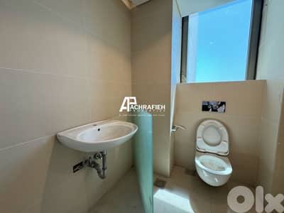 Sea view Office For Rent in Downtown - مكتب للأجار في وسط بيروت