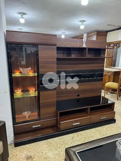 طاولة Tv شغل istikbal تركية شبه جديدة