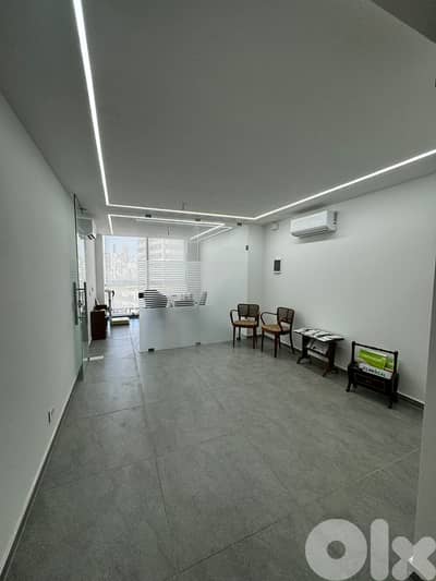 Prime location and great condition office for rent in Dekweneh