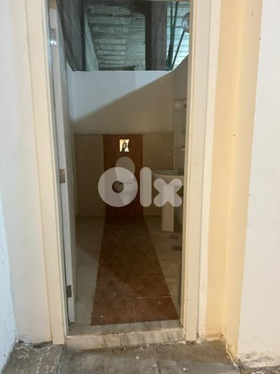 Warehouse of 700sqm in zalka for Saleمستودع بمساحة 700م2 في الزلقا