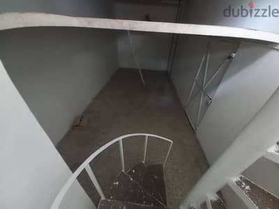 محل للايجار  ٣ طوابق  قرنة شهوان ش