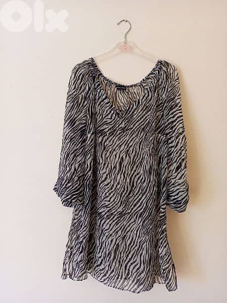 Dresses and tops multiple colours and sizes 4