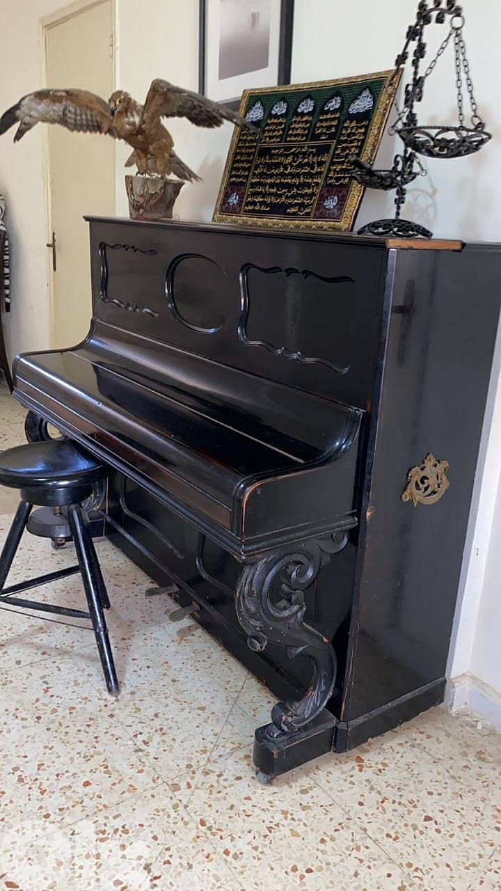 Antique Piano 0