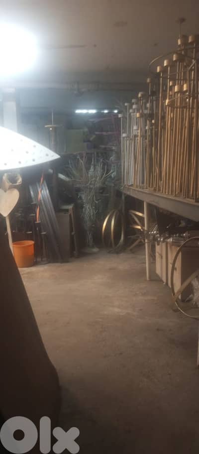 Wharehouse & shop for sale in Furn El Chebbak مخزن للبيع في فرن الشباك