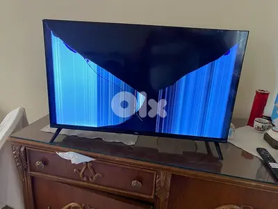 smart tv, 32 inch , broken screen , used 2 months only
