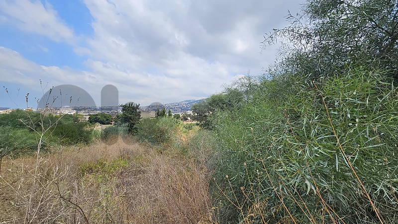 Landf for sale in yarzeh أرض للبيع في اليرزة