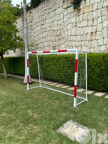 Mini football goal stand 1