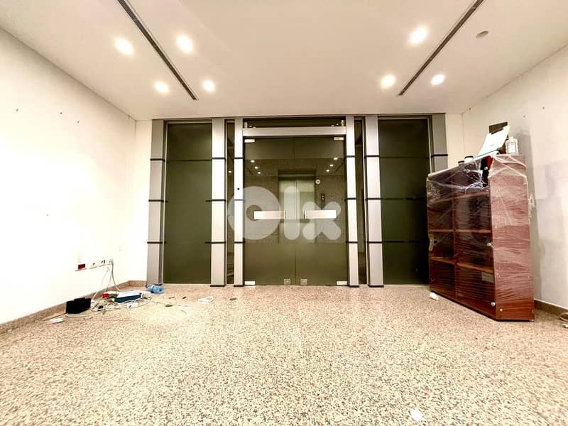 JH24-3610 Office 580m for rent in Achrafieh,  $7,500 cash 0