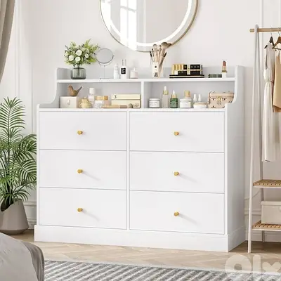 dresser with drawers