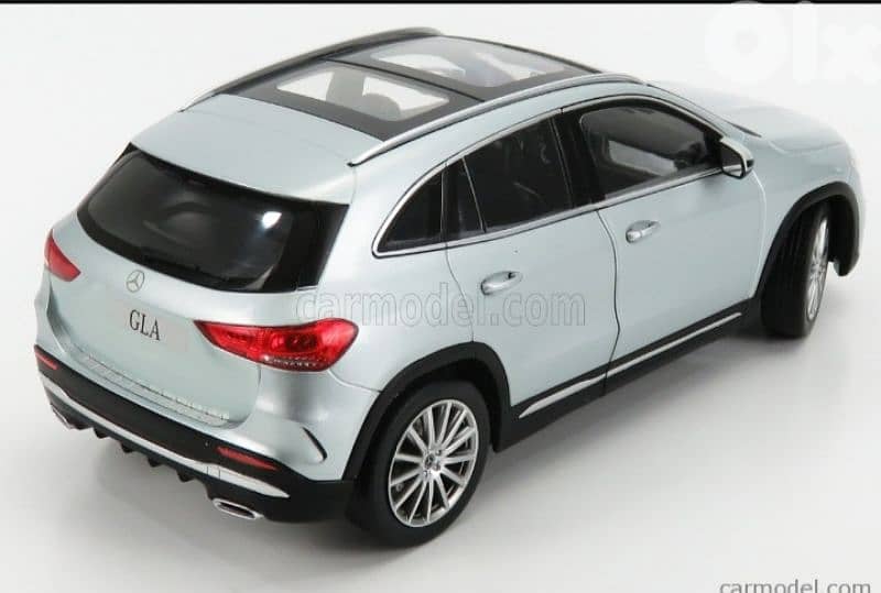 GLA Mercedes diecast car model 1;18 5