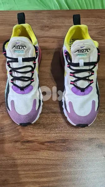 Nike react 270