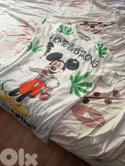Philipp plein medium weed shirt/تيشيرت فيليب بلين أصليه سعر خاص