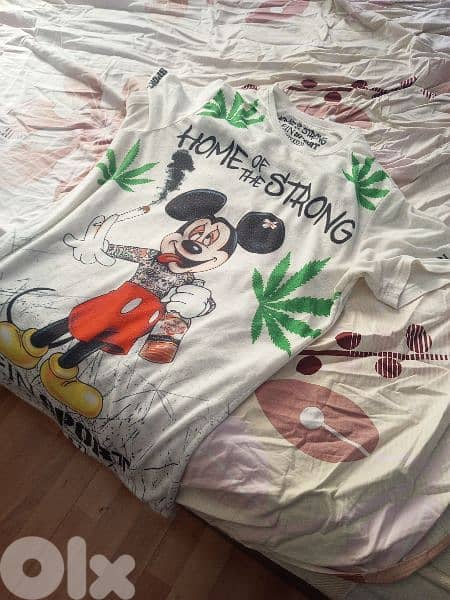 Philipp plein medium weed shirt/تيشيرت فيليب بلين أصليه سعر خاص 0