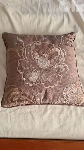Maduro cushion pillow مخدة
