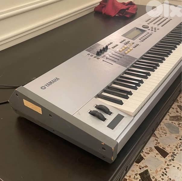 YAMAHA 2003 MOTIF ES8 Piano 1