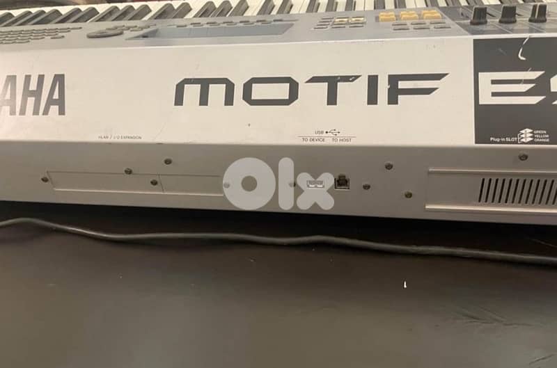 YAMAHA 2003 MOTIF ES8 Piano 8