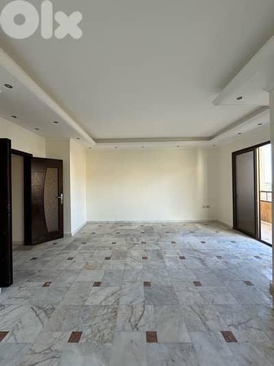 شقة مطلة على البحر والجبل في خلدة