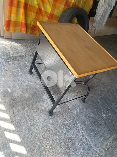 طاولة  مع جرور سحاب٥٥/٨٠ ارتفاع ٧٥