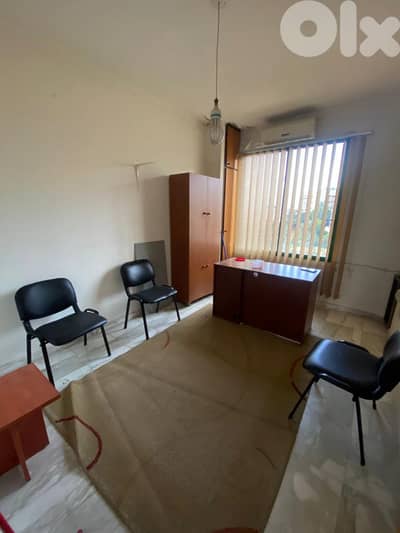 Furnished office for rent in rabieh مكتب مفروش للإيجار في الرابية